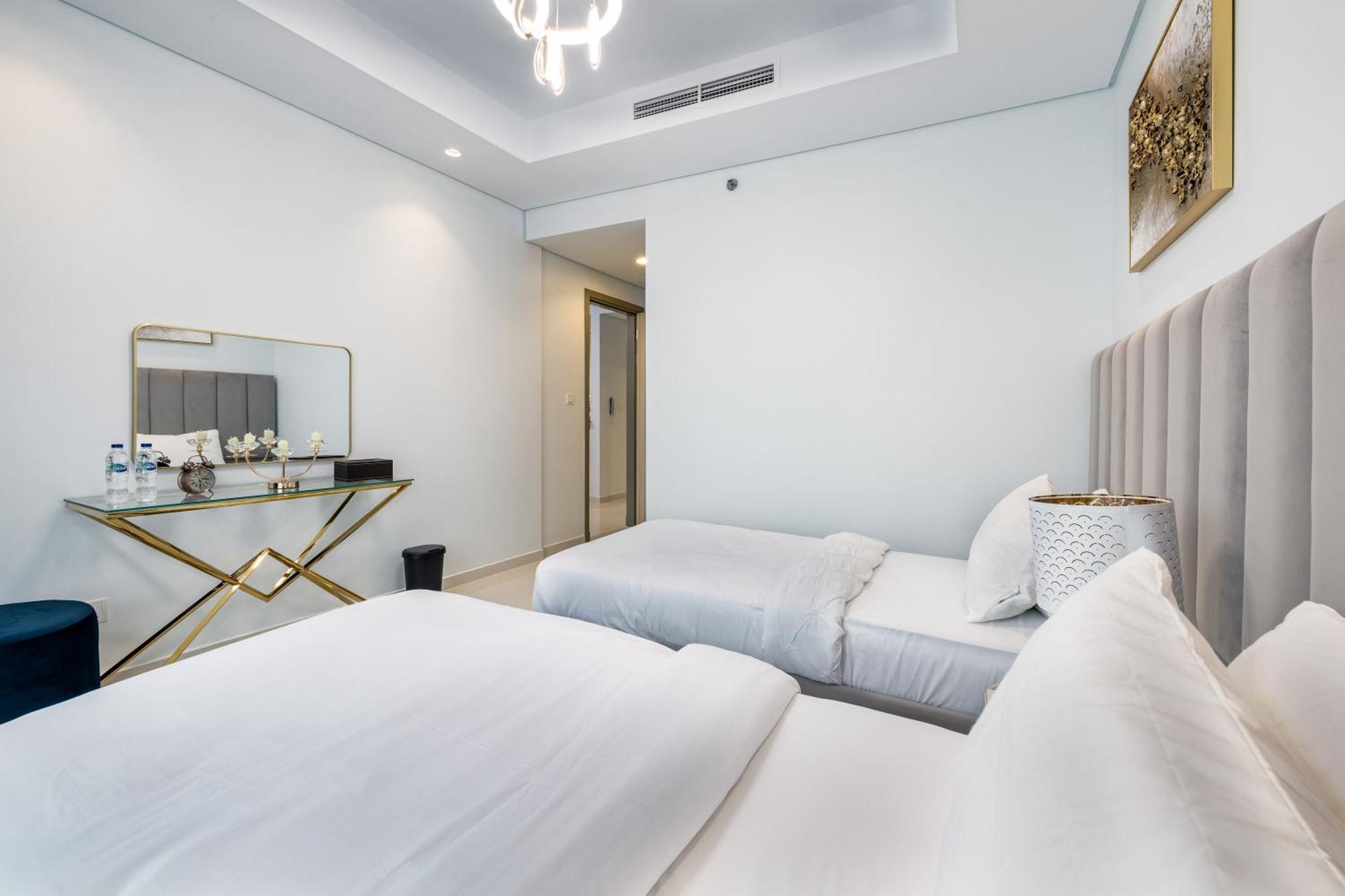 شقة Aliving Luxe 2Br With Burj Khalifa View Infinity Pool Midtown-4704 دبي المظهر الخارجي الصورة