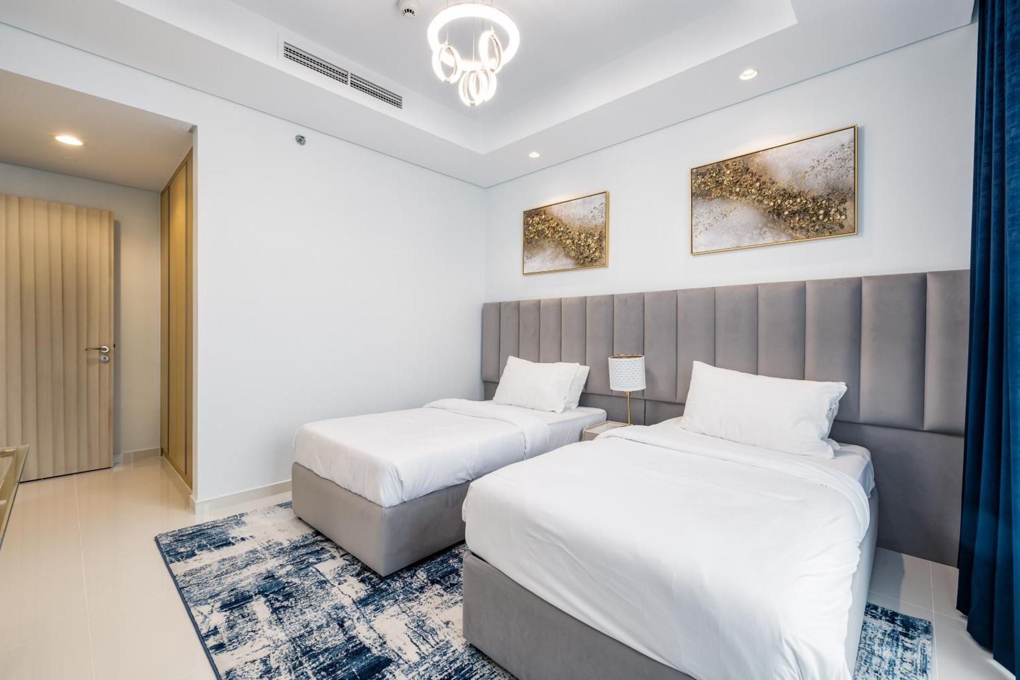 شقة Aliving Luxe 2Br With Burj Khalifa View Infinity Pool Midtown-4704 دبي المظهر الخارجي الصورة